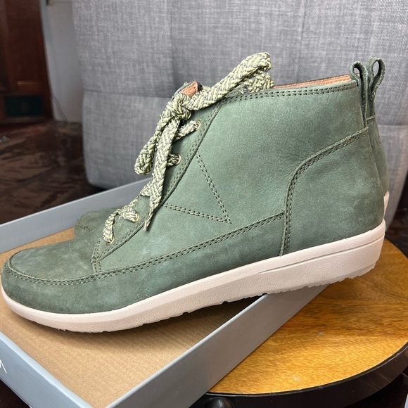 S18. NWT Vionic Shawna Olive Women's Comfort Bootie US9.5 - Picture 2 of 8